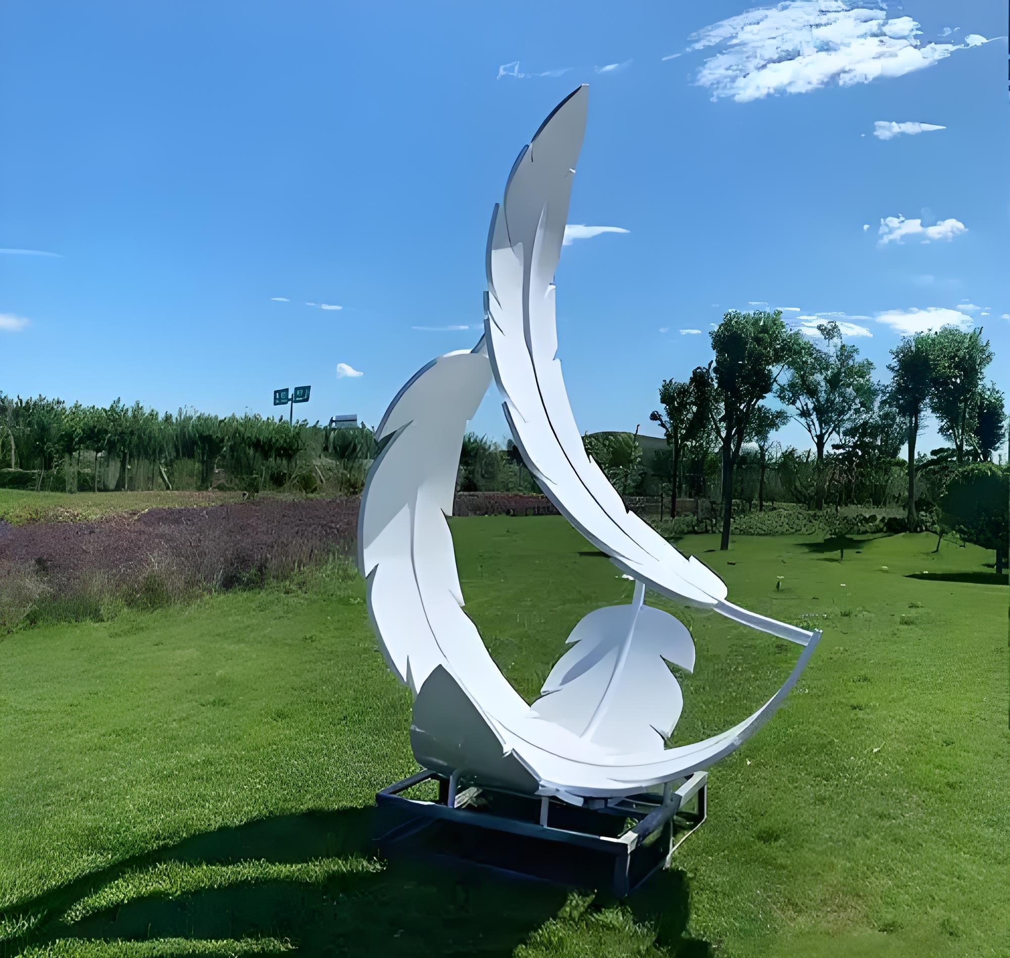 不锈钢雕塑：现代城市的金属美学